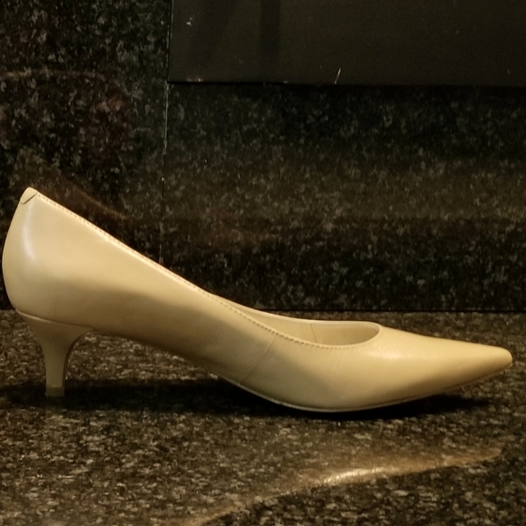 Nine West Izabela Kitten Heel Pump size 6.5M